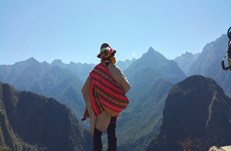 Un chaman face au spectacle de la nature