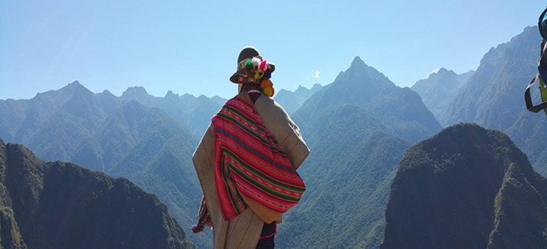 Un chaman face au spectacle de la nature